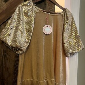 NWT Umgee Tan and Gold Velvet Top